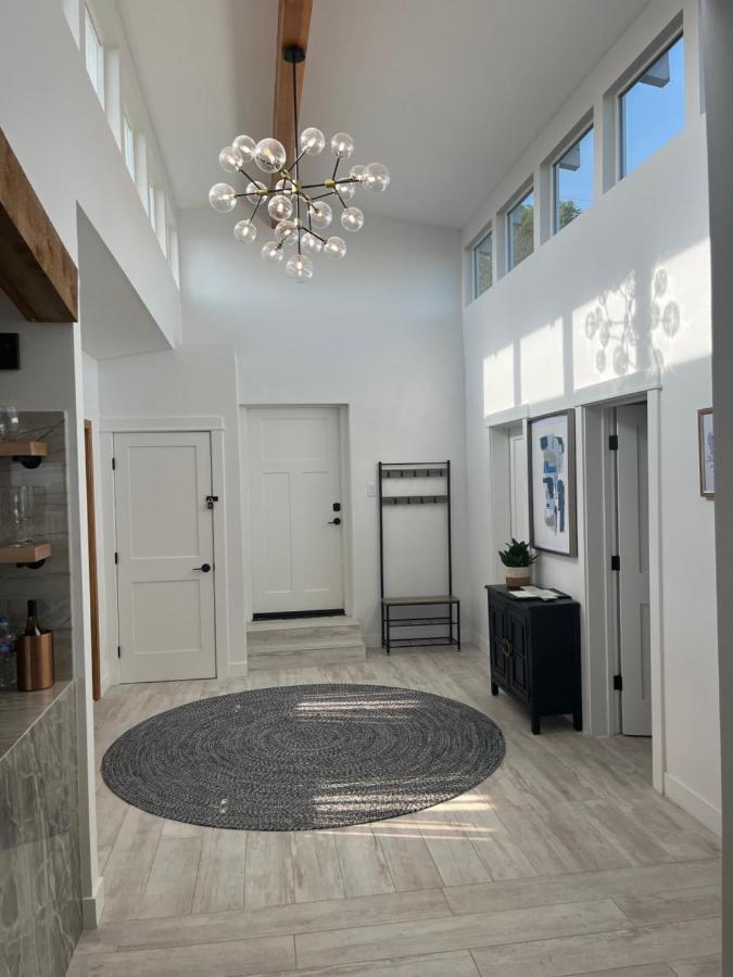 5-Star Hillside Home With Coastal Views, Gameroom, Pool, Hot Tub, 8 People Max Occupancy, 2024 Remodel, New Management, Free Parking Ventura Eksteriør bilde